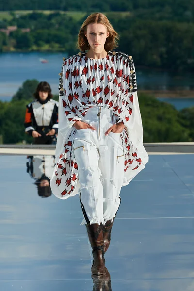 Look 37